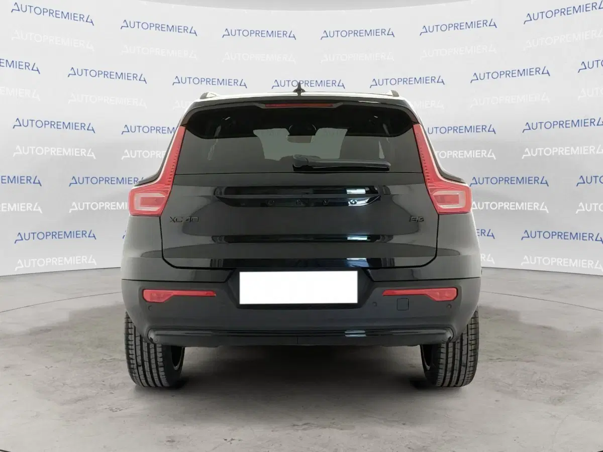 Volvo XC40 nuova a Como (3)