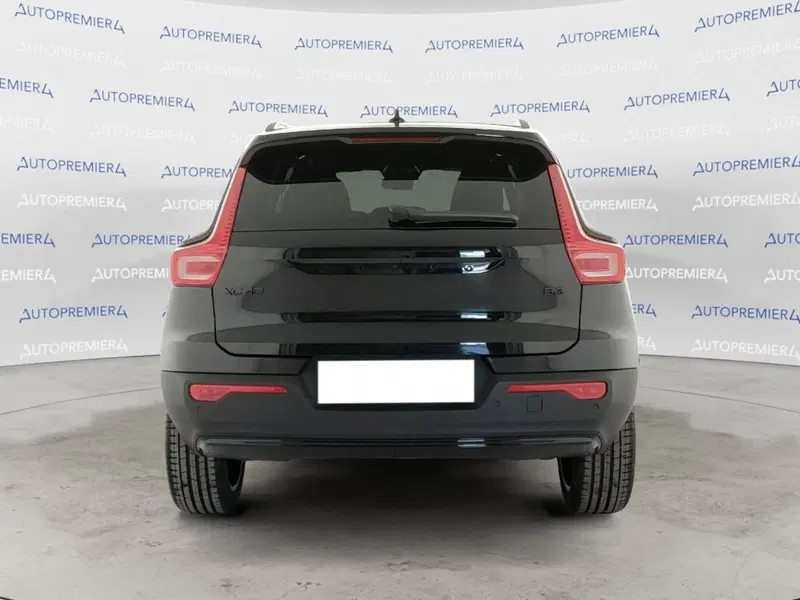Volvo XC40 nuova a Como (3)