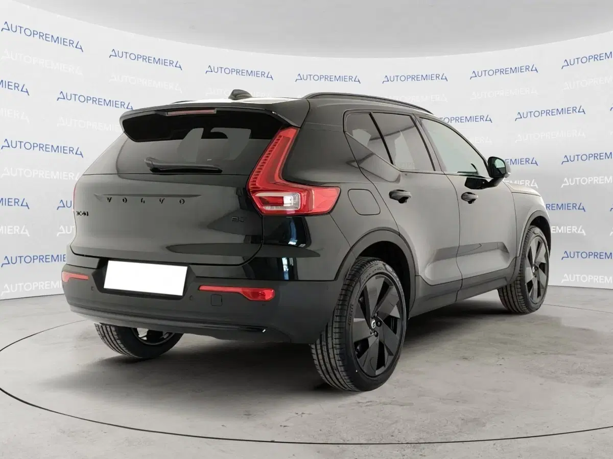 Volvo XC40 nuova a Como (4)