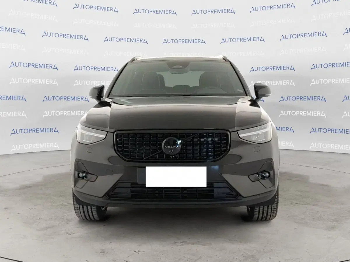 Volvo XC40 nuova a Como (6)