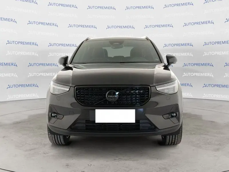 Volvo XC40 nuova a Como (6)