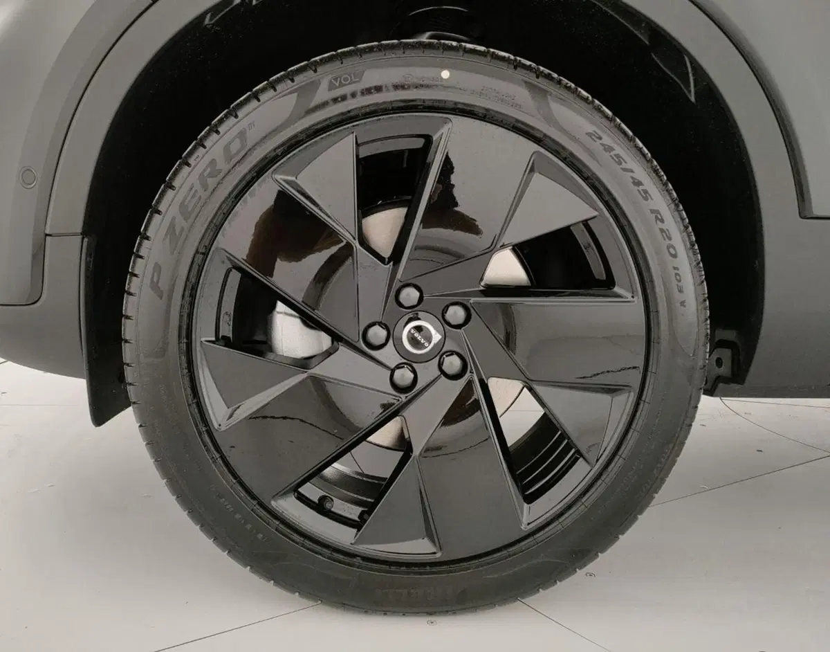 Volvo XC40 nuova a Como (7)