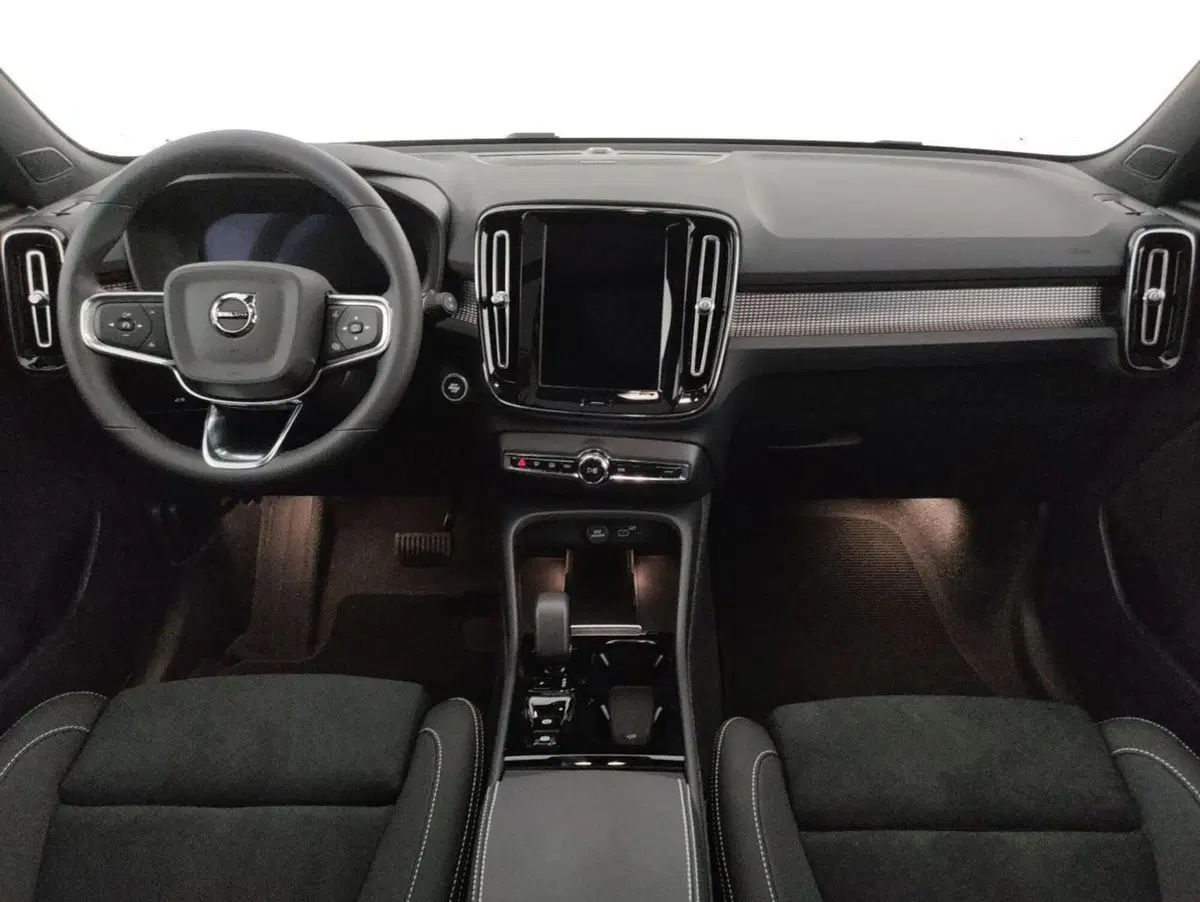 Volvo XC40 nuova a Como (8)