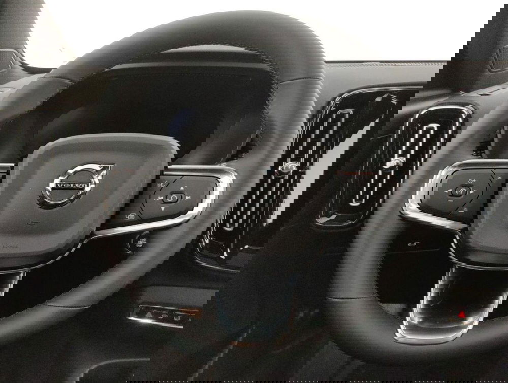 Volvo XC40 nuova a Como (9)