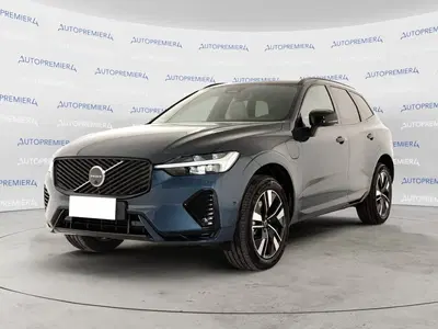 Volvo XC60 T6 Recharge AWD Plug-in Hybrid aut. Plus Dark nuova a Como