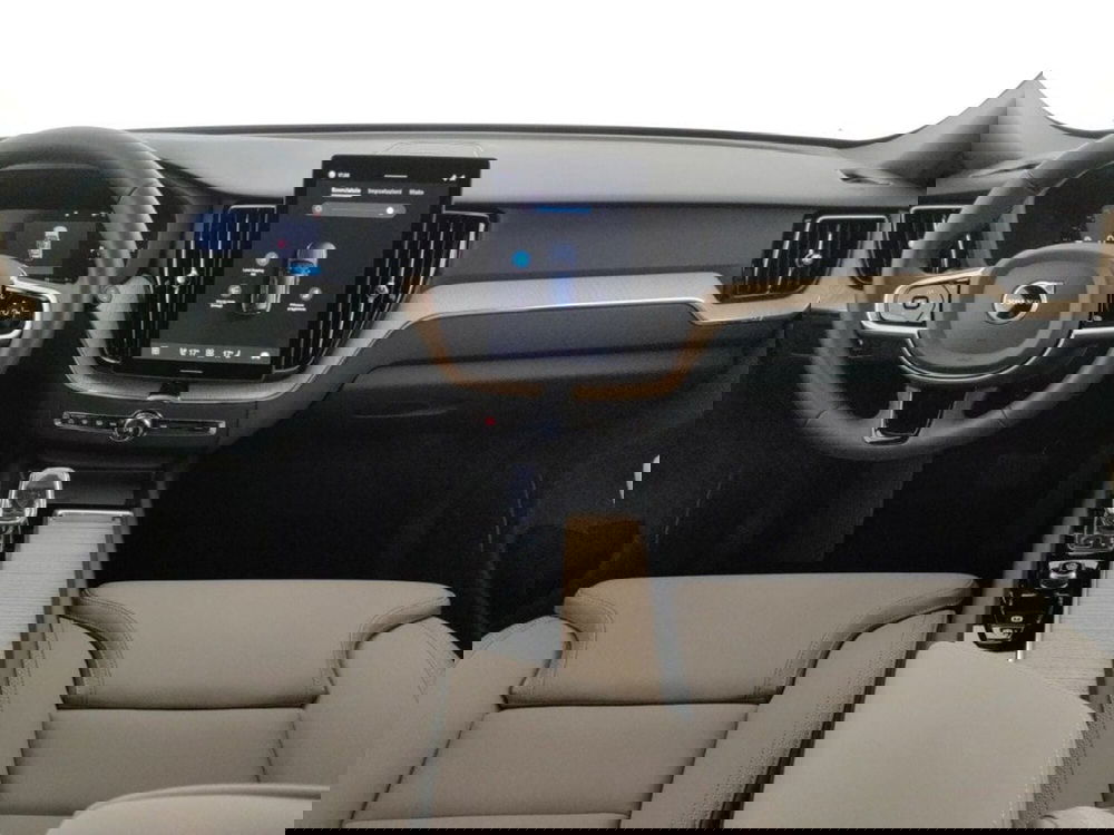 Volvo XC60 nuova a Como (10)