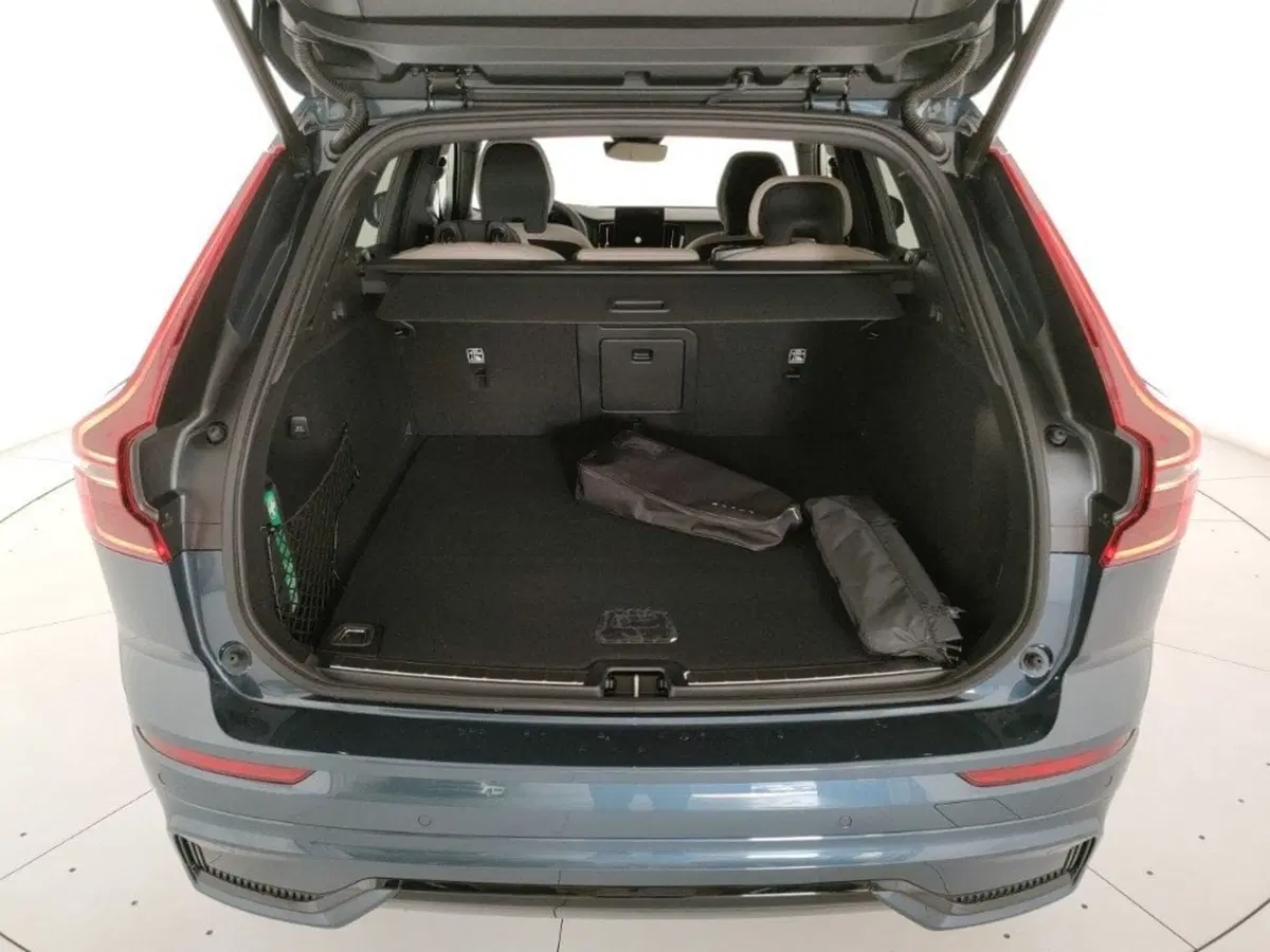 Volvo XC60 nuova a Como (6)