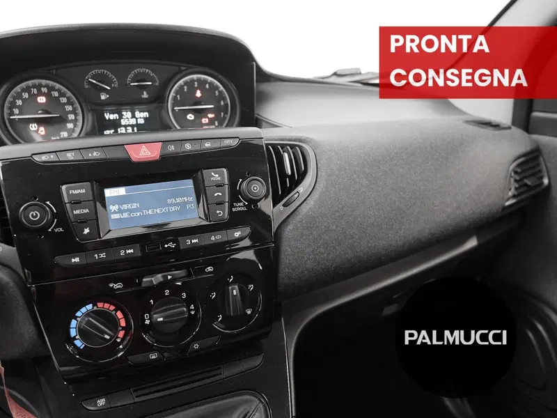 Lancia Ypsilon usata a Prato (15)