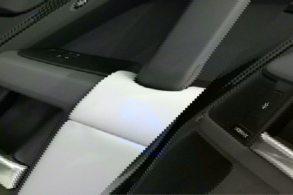 Land Rover Defender usata a Mantova (16)