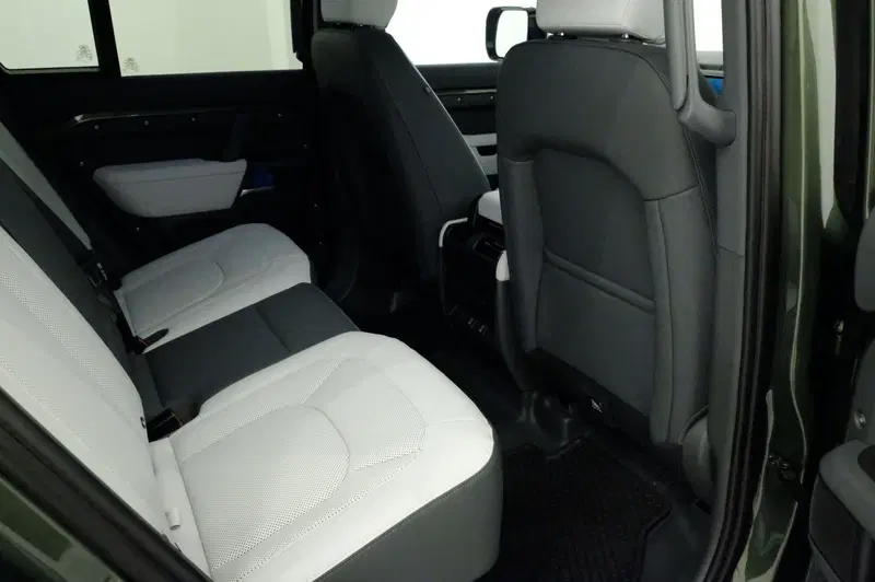 Land Rover Defender usata a Mantova (5)