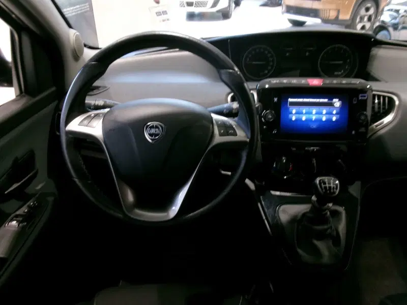 Lancia Ypsilon usata a Venezia (10)