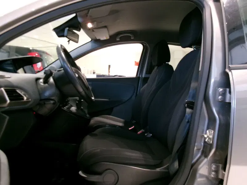 Lancia Ypsilon usata a Venezia (11)