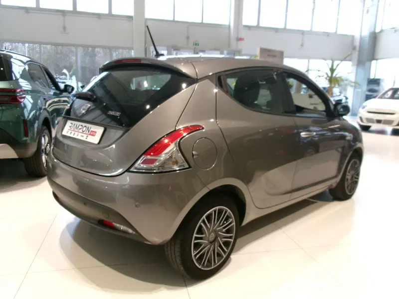 Lancia Ypsilon usata a Venezia (5)