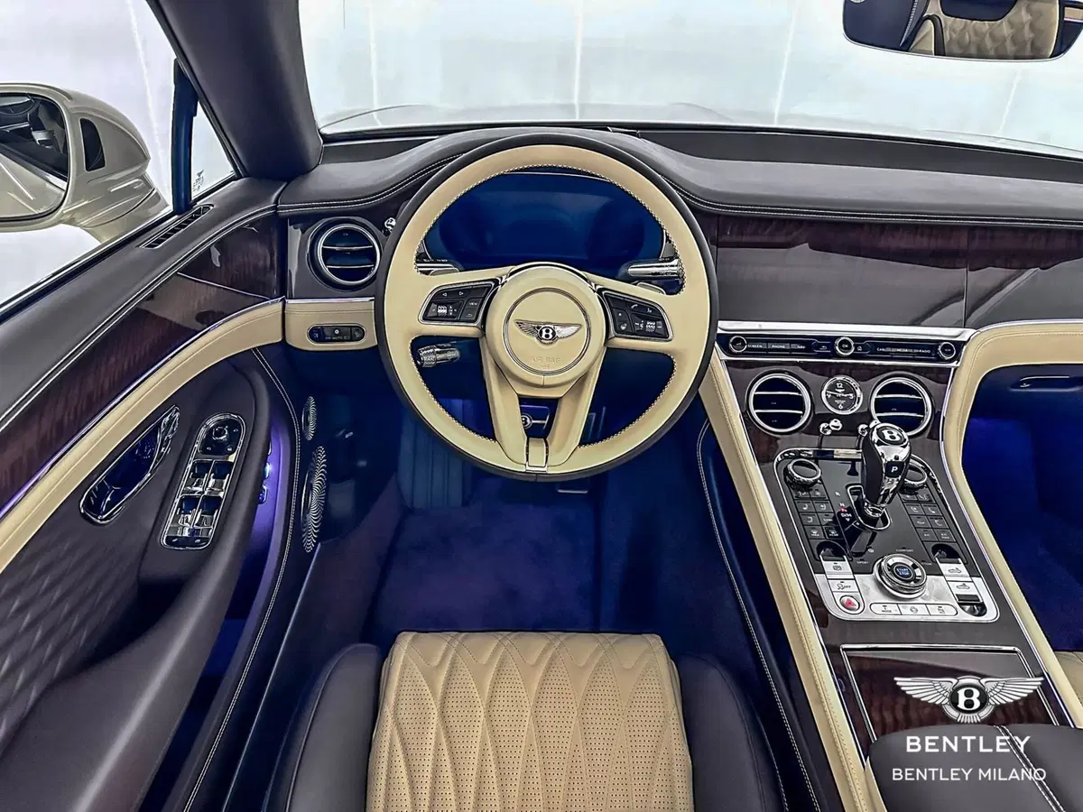Bentley Continental GTC nuova a Milano (11)