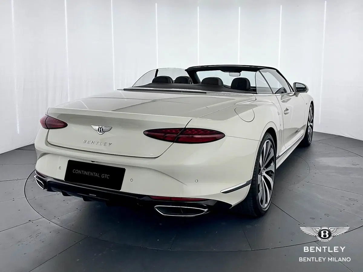 Bentley Continental GTC nuova a Milano (8)