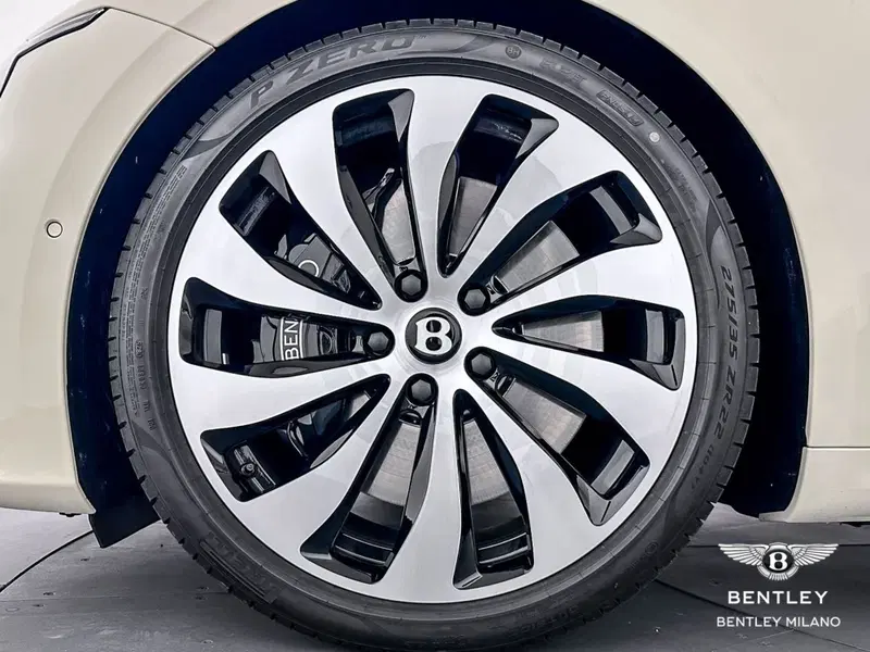 Bentley Continental GTC nuova a Milano (9)
