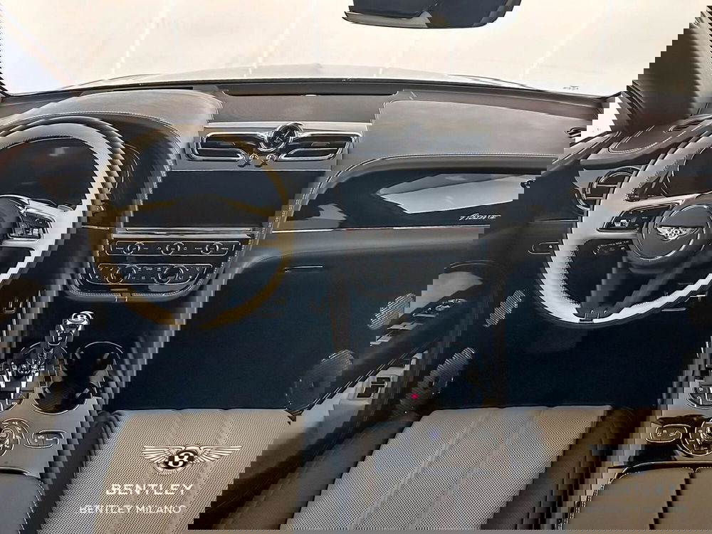 Bentley Bentayga nuova a Milano (13)