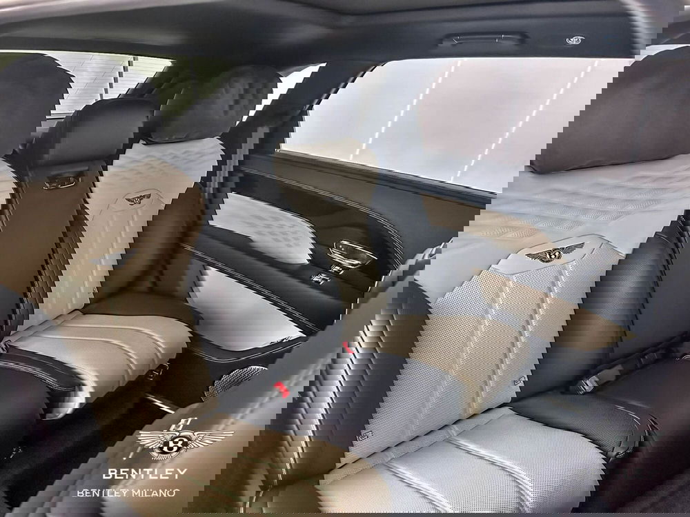 Bentley Bentayga nuova a Milano (15)