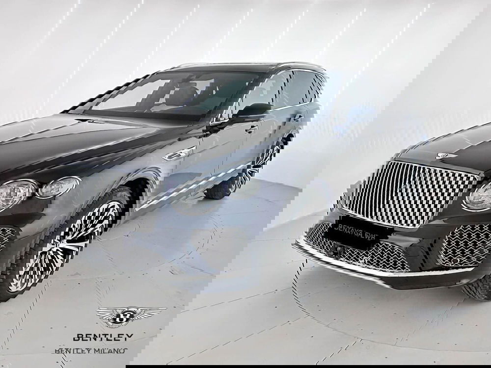 Bentley Bentayga nuova a Milano (4)