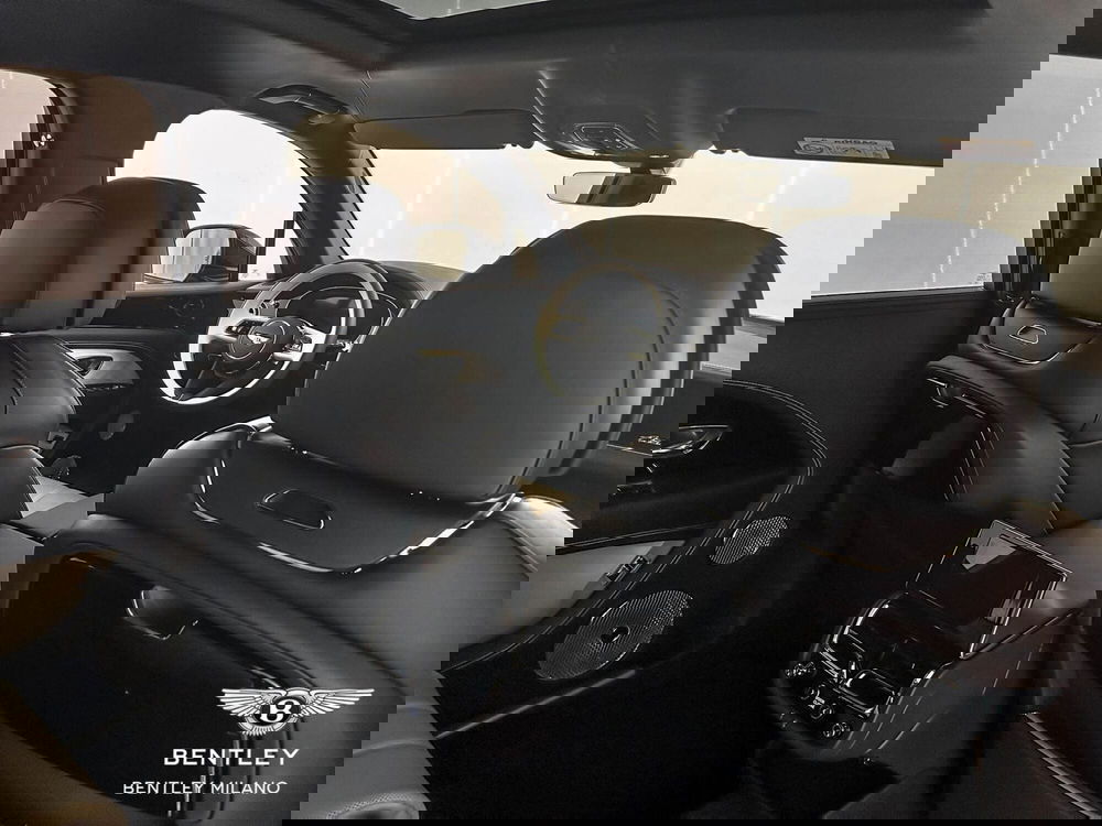 Bentley Bentayga nuova a Milano (14)