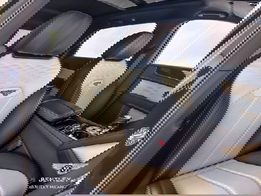 Bentley Bentayga nuova a Milano (16)
