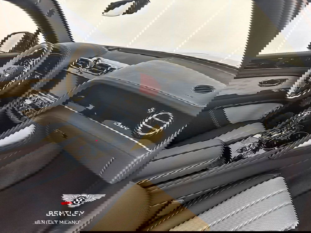 Bentley Bentayga nuova a Milano (17)