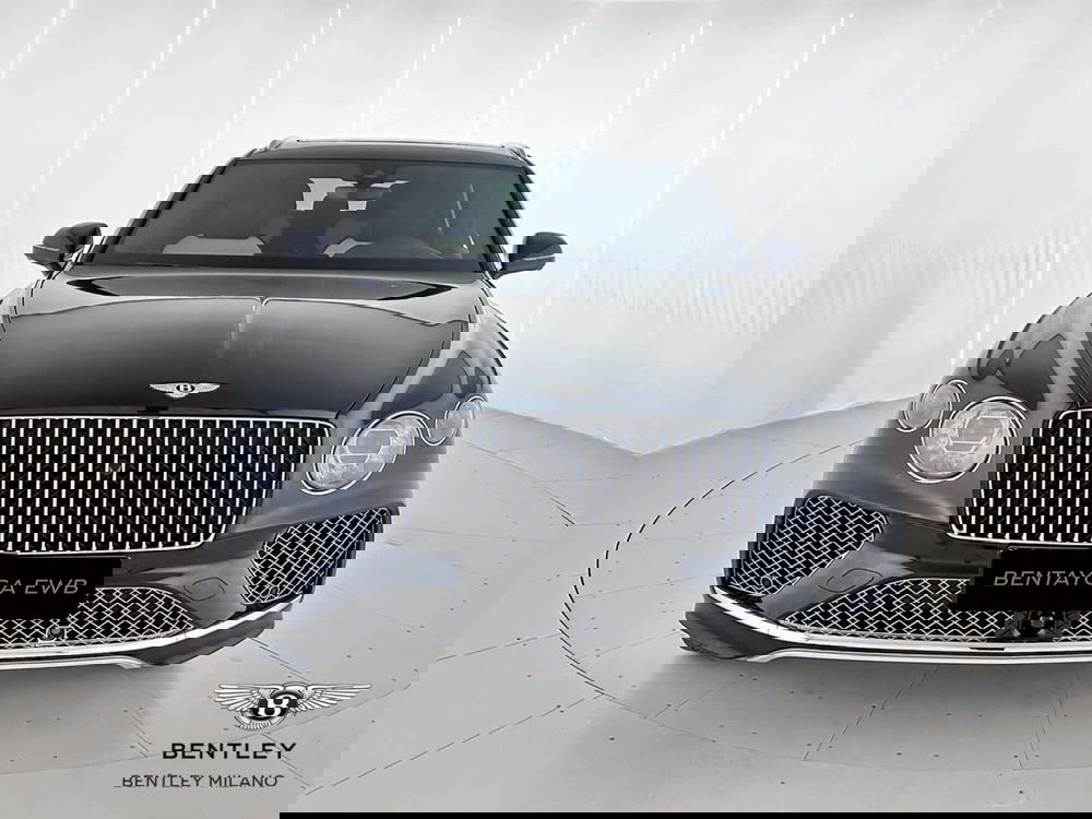 Bentley Bentayga nuova a Milano (2)