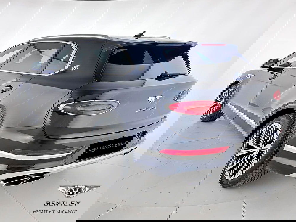 Bentley Bentayga nuova a Milano (4)