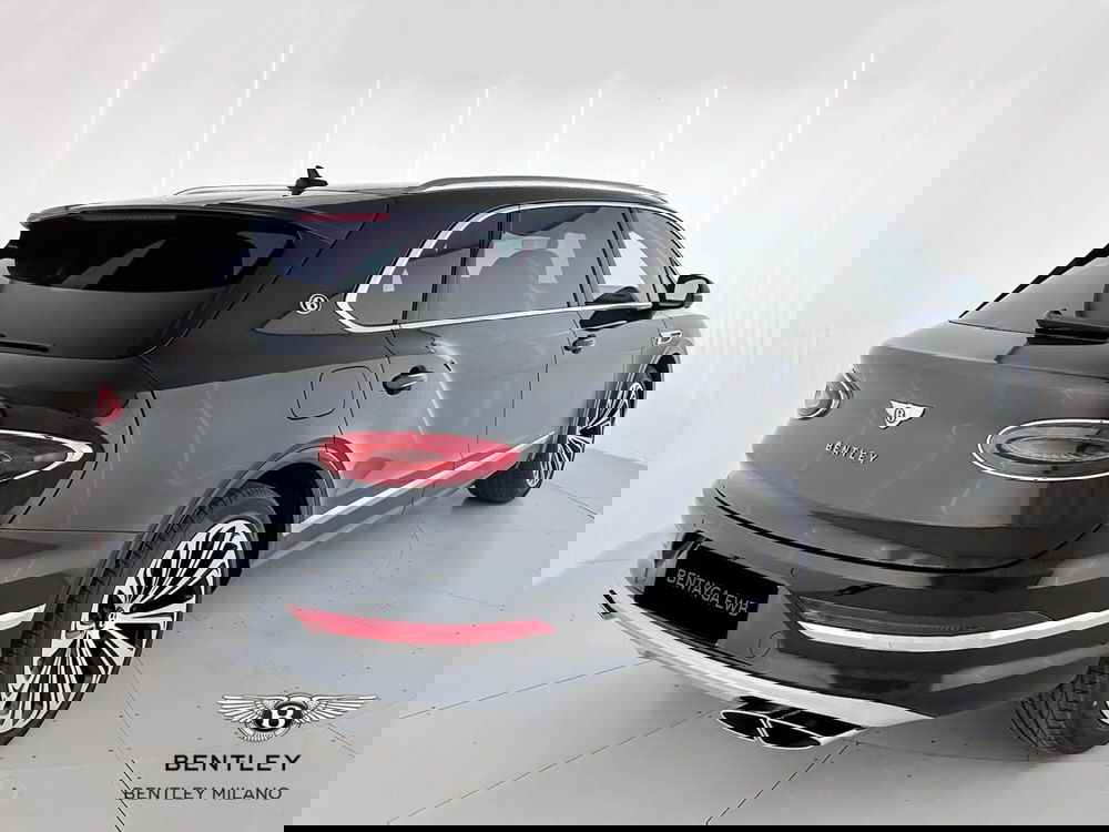 Bentley Bentayga nuova a Milano (8)