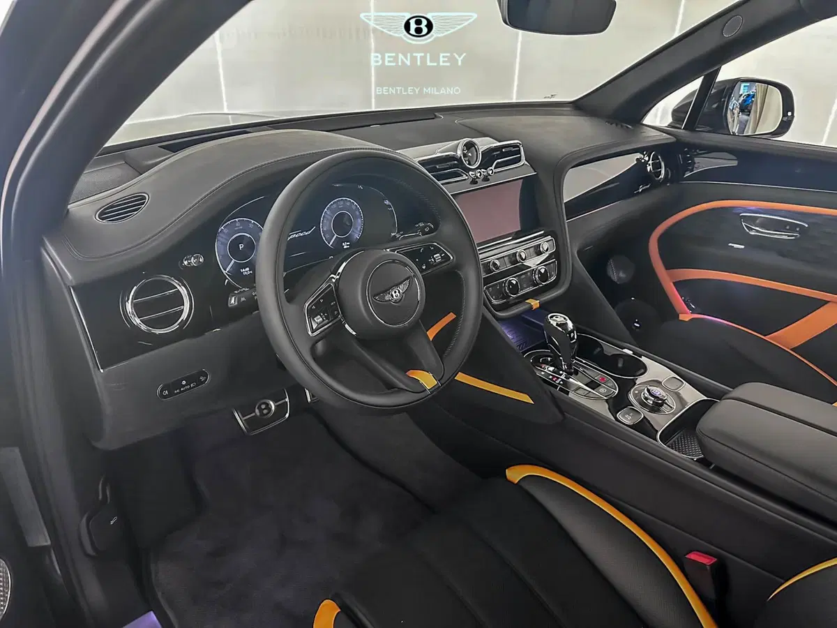 Bentley Bentayga nuova a Milano (10)