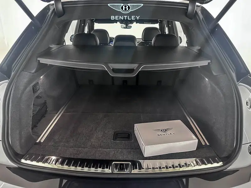 Bentley Bentayga nuova a Milano (12)
