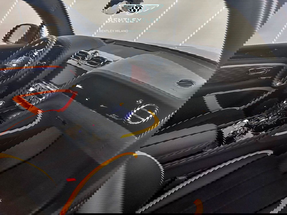 Bentley Bentayga nuova a Milano (15)