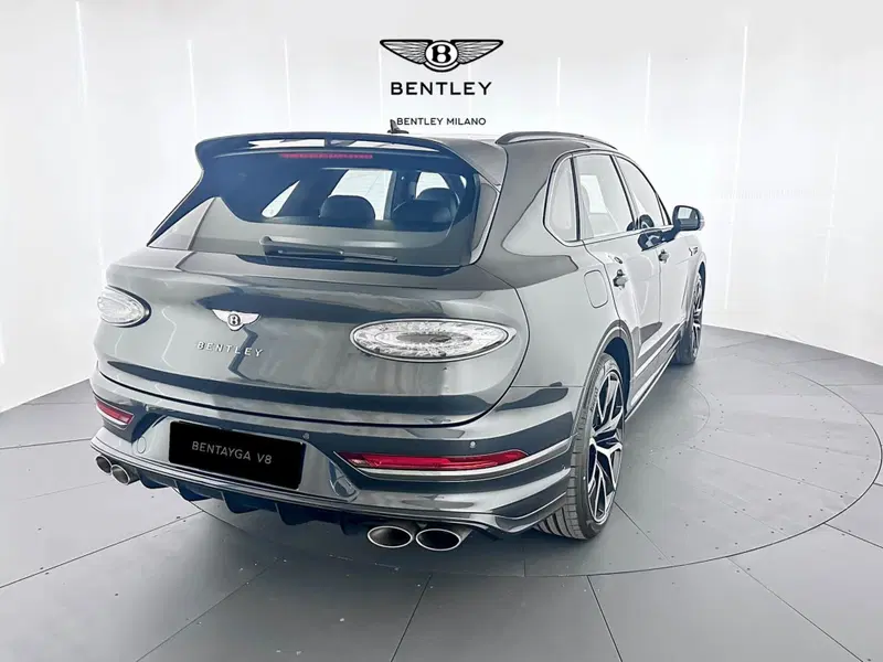 Bentley Bentayga nuova a Milano (7)