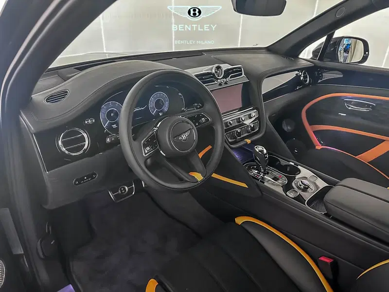 Bentley Bentayga nuova a Milano (10)