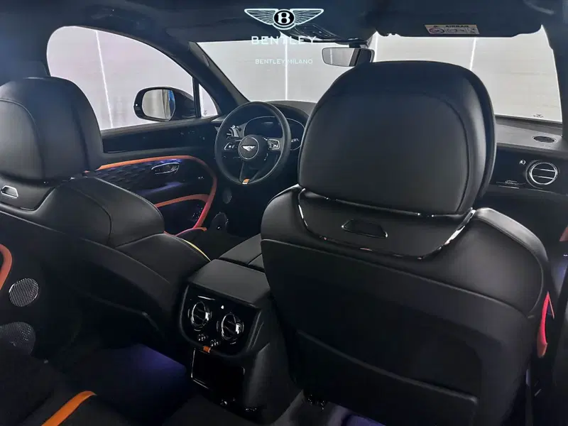 Bentley Bentayga nuova a Milano (13)