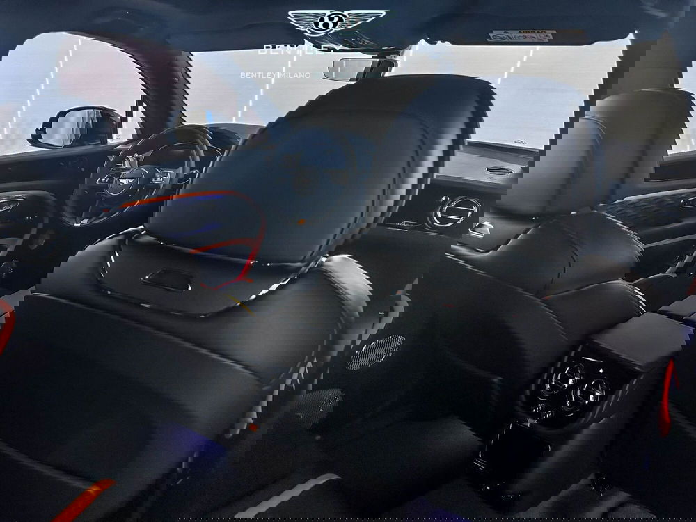 Bentley Bentayga nuova a Milano (13)