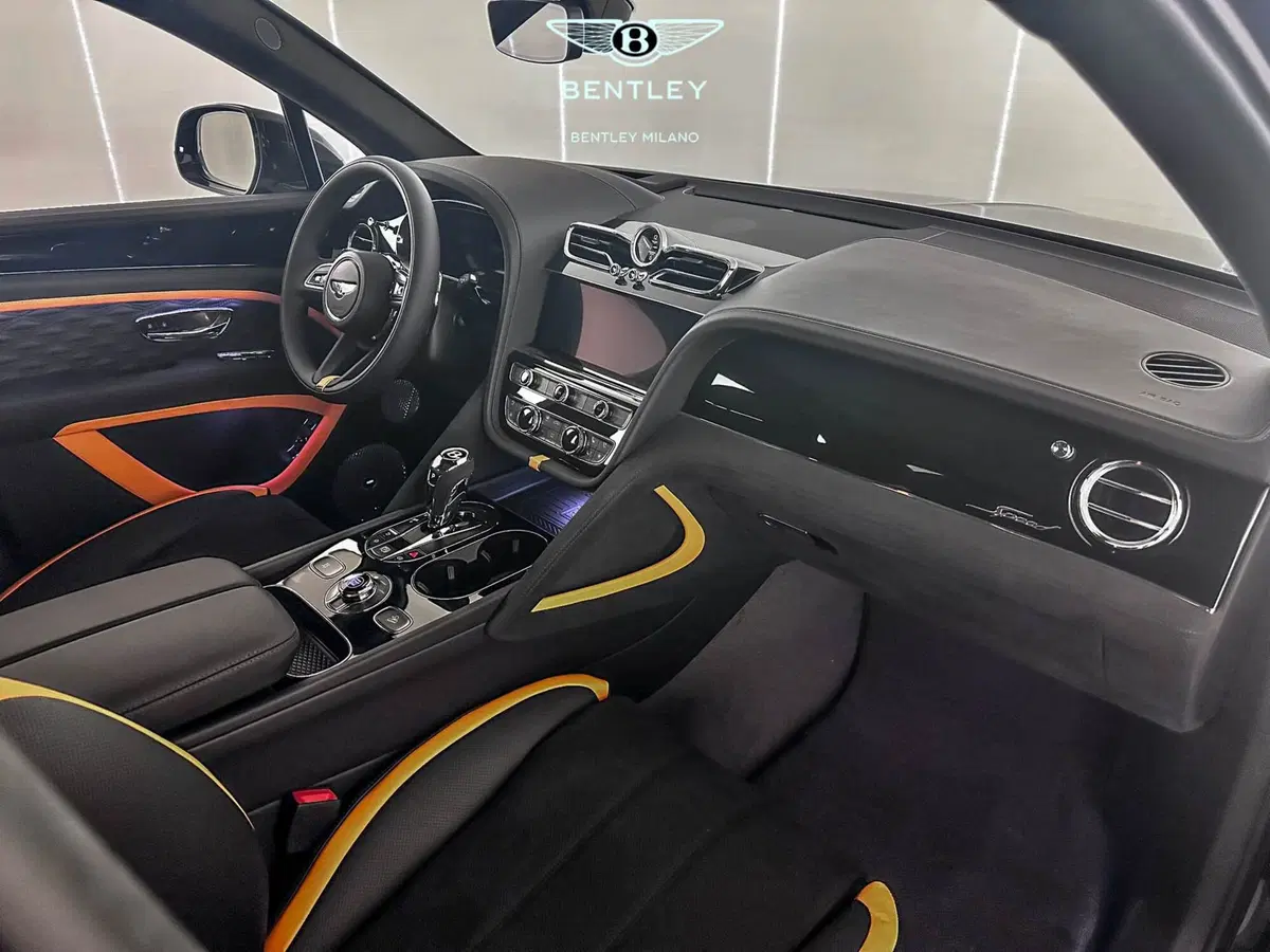 Bentley Bentayga nuova a Milano (15)