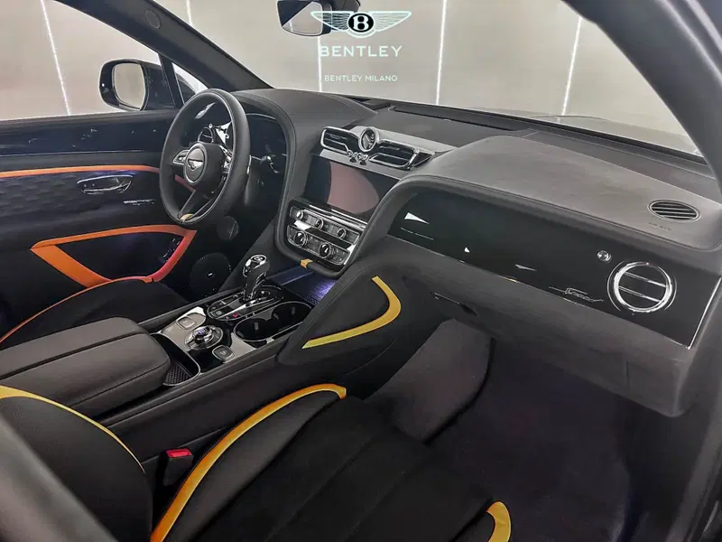 Bentley Bentayga nuova a Milano (15)