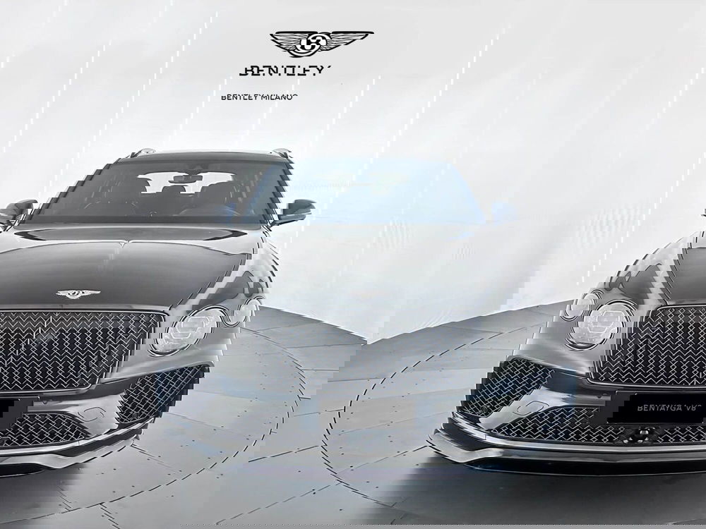 Bentley Bentayga nuova a Milano (2)