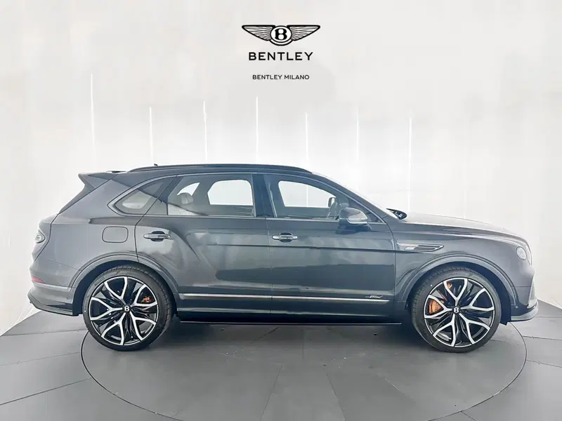 Bentley Bentayga nuova a Milano (4)