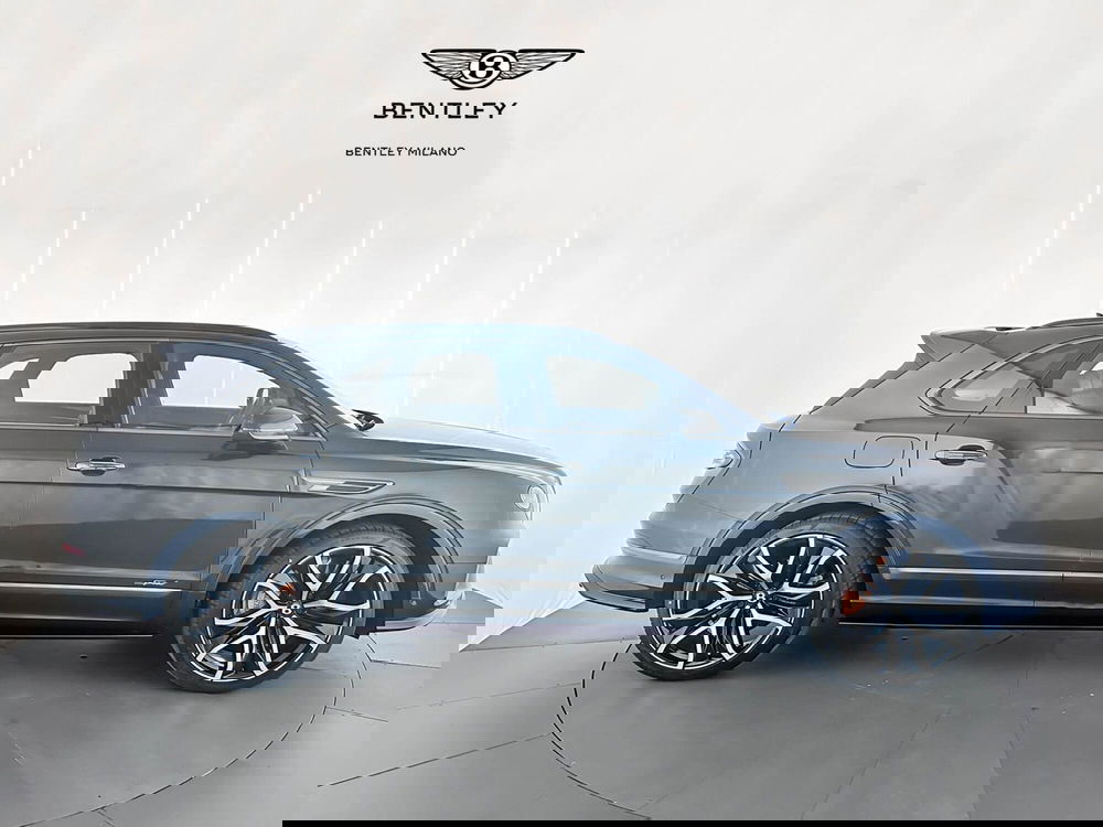 Bentley Bentayga nuova a Milano (4)