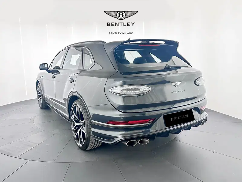 Bentley Bentayga nuova a Milano (5)