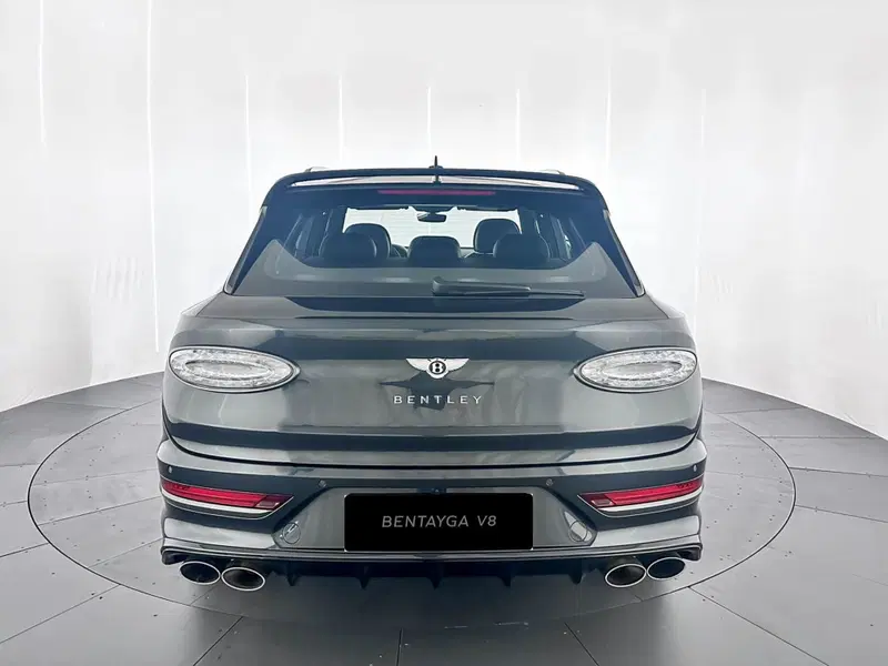 Bentley Bentayga nuova a Milano (6)