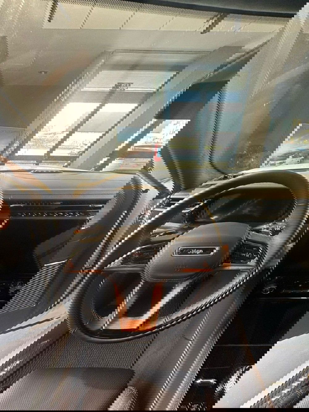 Jeep Grand Cherokee nuova a Lucca (10)