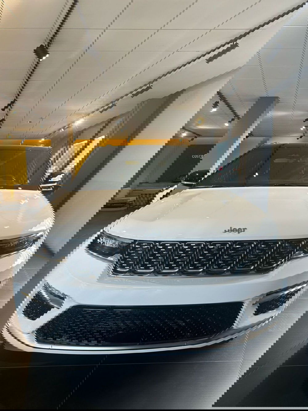 Jeep Grand Cherokee nuova a Lucca (2)