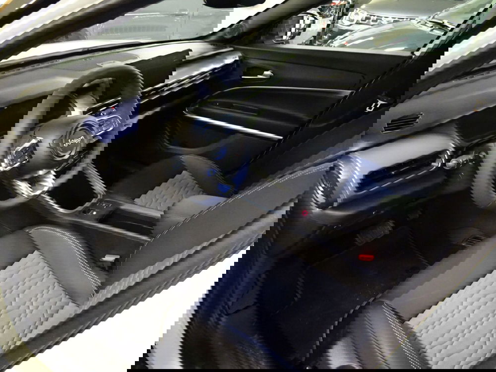 Jeep Avenger nuova a Lucca (10)