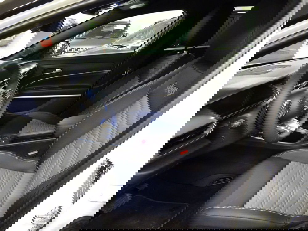 Jeep Avenger nuova a Lucca (11)