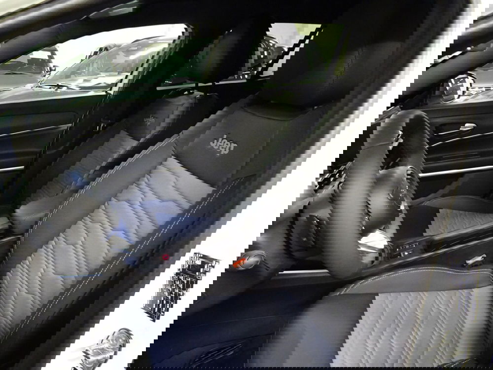 Jeep Avenger nuova a Lucca (12)