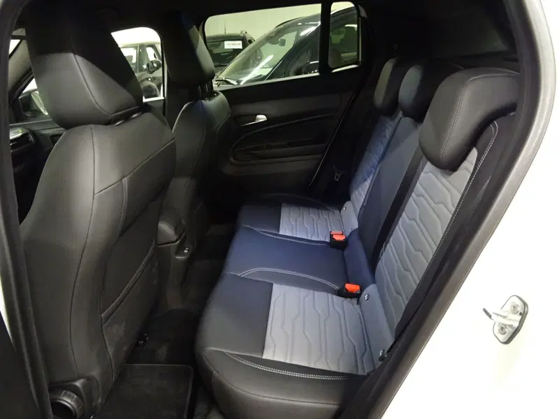 Jeep Avenger nuova a Lucca (13)