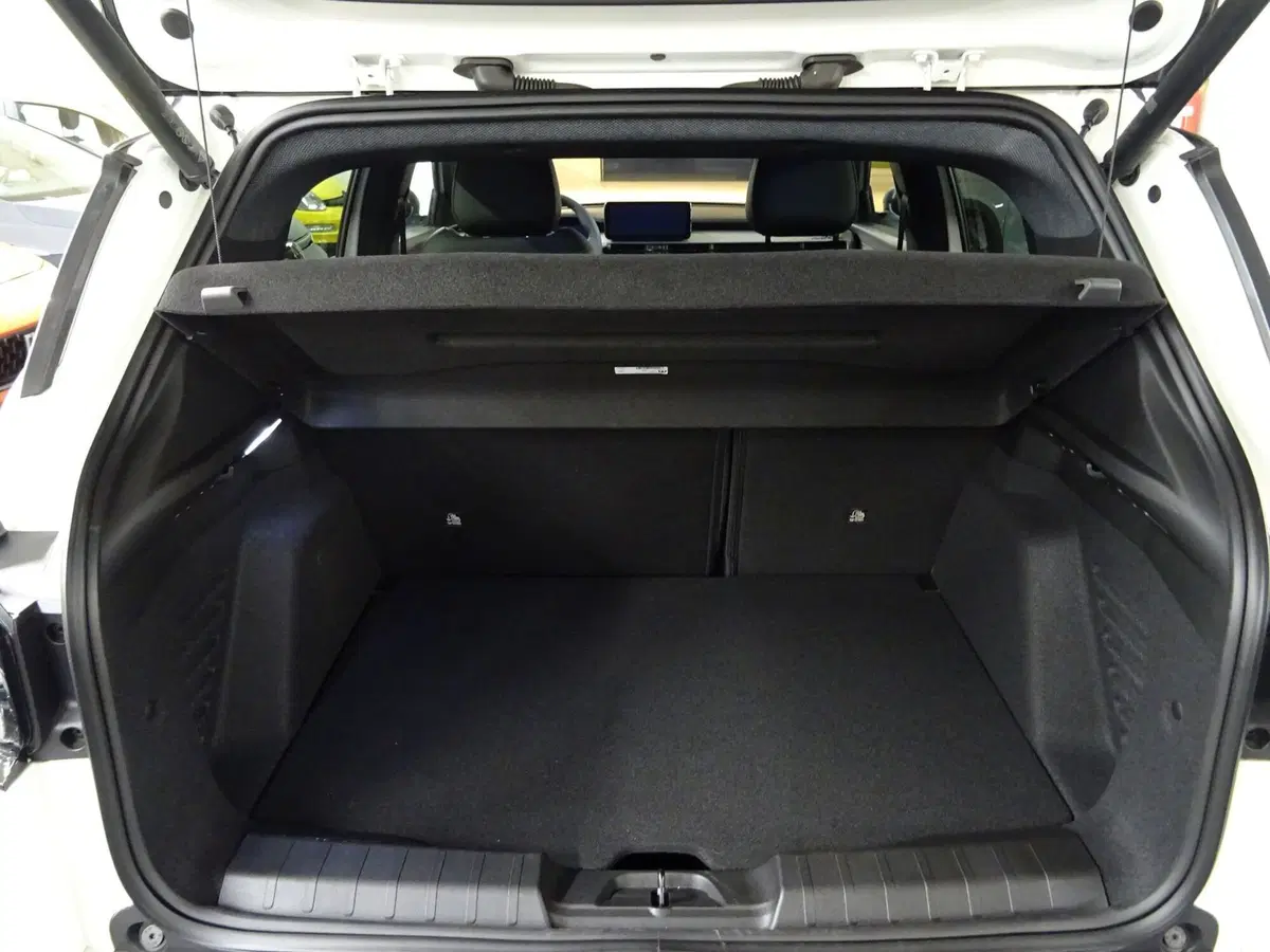 Jeep Avenger nuova a Lucca (14)